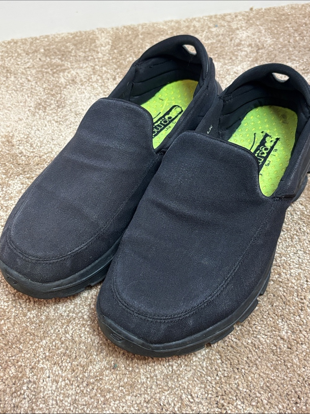Skechers Slip-On Canvas GOwalk 3  Loafers in Black with Lime Insole
